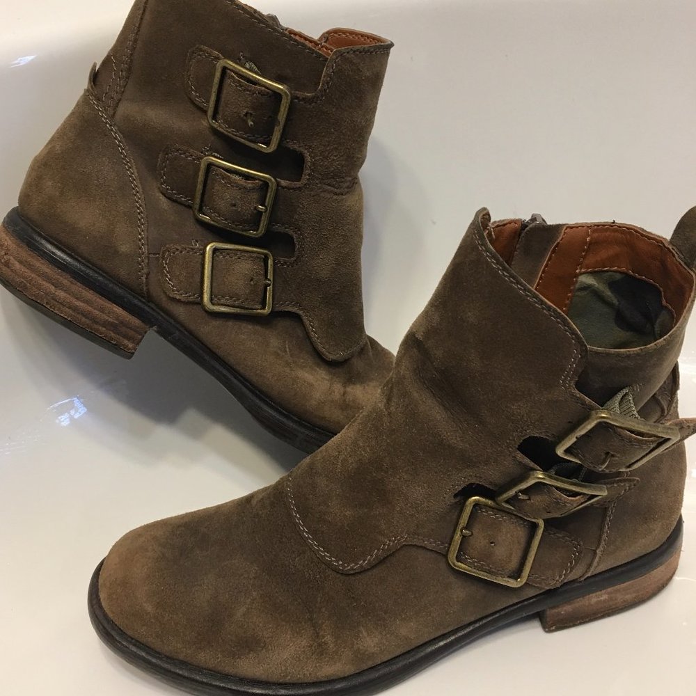 Lucky Brand 3 buckle, Suede Boot, Brown,  7
